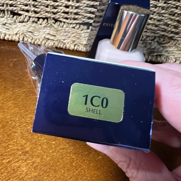 NEW Estee Lauder Double Wear Stay in Place Foundation with pump 1C0 Shell - Picture 6 of 7